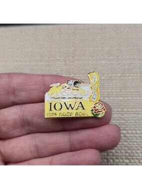 Iowa Hawkeyes 1986 Rose Bowl Vintage Enamel Lapel Pin A8069